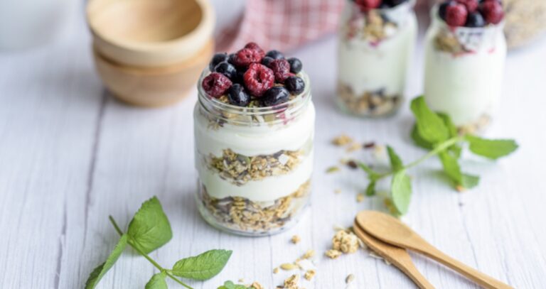 Griekse yoghurt met fruit en granola