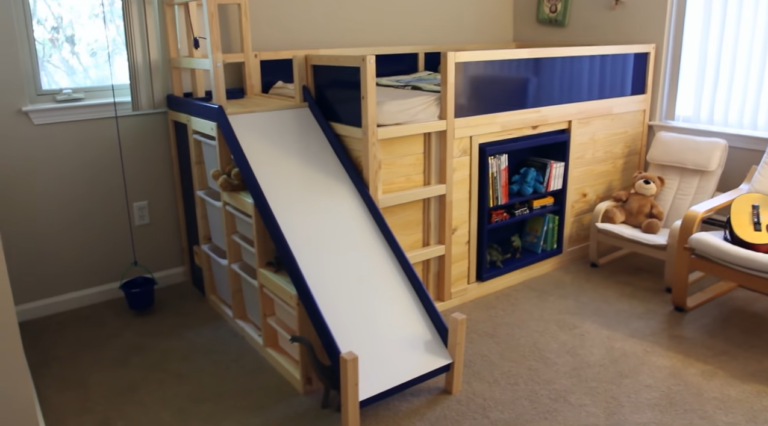 Vader maakt van IKEA onderdelen een prachtig bed met glijbaan en geheime kamer voor zijn kind maakt!