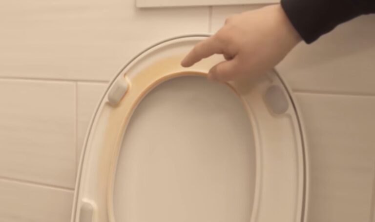 Maak een gele toiletbril zo goed als nieuw met deze geniale truc